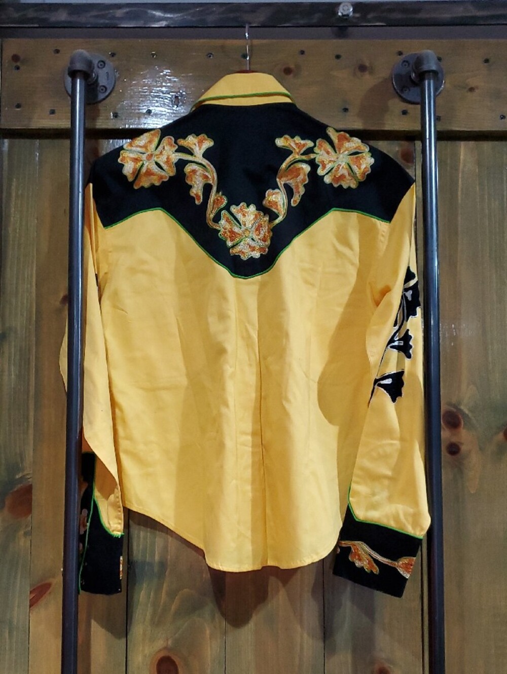 Yellow Embroidered Western Button-Down Shirt Black Yoke Rodeo Bull Horses Ranch - Picture 7 of 8